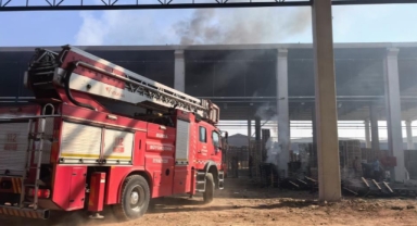 İnegöl'de palet fabrikası alevlere teslim oldu