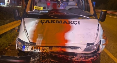 Kamyonet hafif ticari araca çarptı: 1 ölü, 4 yaralı