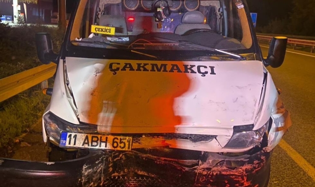Kamyonet hafif ticari araca çarptı: 1 ölü, 4 yaralı