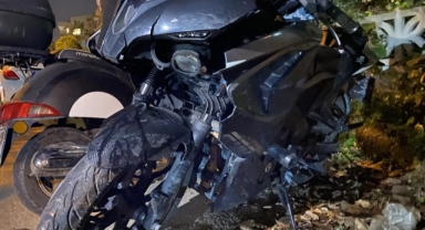 Motosiklet ile otomobil çarpıştı: 2 genç yaralandı