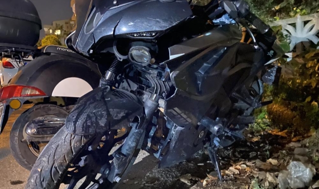 Motosiklet ile otomobil çarpıştı: 2 genç yaralandı
