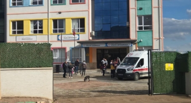 Okulda dağıtılan yemekten yiyen öğrenciler hastanelik oldu