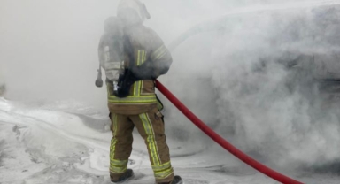 Otomobil, alev topuna döndü