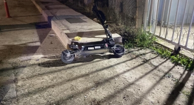Otomobil ile çarpışan scooter sürücüsü ağır yaralandı