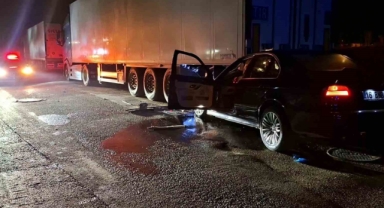 Otomobil park halindeki tıra arkadan çarptı: 1 yaralı