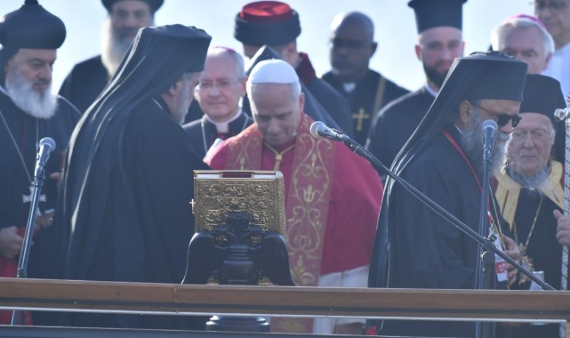 Papa'dan İznik'e tarihi ziyaret ve tarihi ayin...
