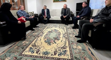 Şehit Serdar Uslu'nun öğretmen babasına anlamlı ziyaret