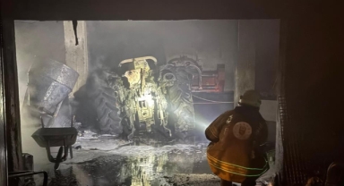 Üç katlı binada çıkan yangın paniğe neden oldu