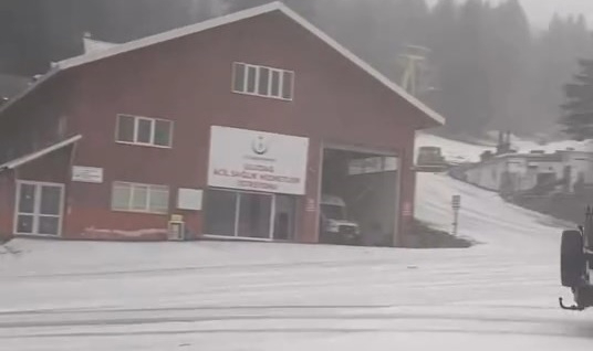 Uludağ'da kar yağışı etkisini gösterdi