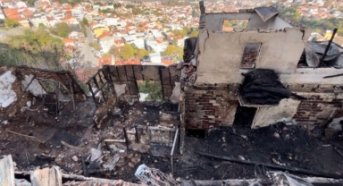 Yaşlı adam yangına müdahale etmek istemiş