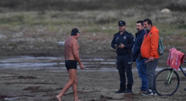 Yüzmek için göle girdi sahil güvenlik engel oldu