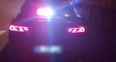 Çakarlı otomobil jandarmadan kaçamadı