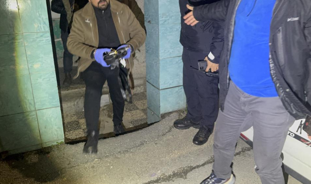 Eve yapılan baskında cephanelik çıktı