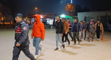 İnegöl'de 8 kaçak göçmen yakalandı