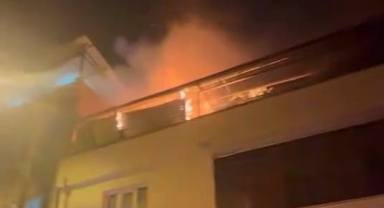 İnegöl'de binanın çatısında çıkan yangın korkuttu