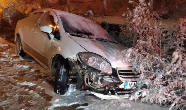 İnegöl'de hafif ticari araç ile otomobil çarpıştı: 7 yaralı