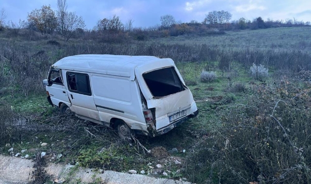 Kontrolden çıkan minibüs şarampole yuvarlandı: 1 yaralı