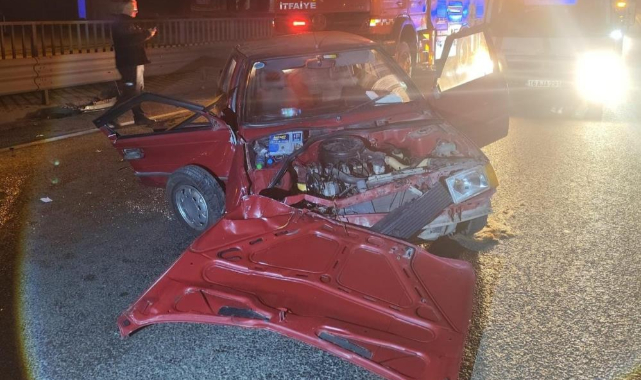 Kontrolden çıkan otomobil bariyerlere çarptı: 2 yaralı