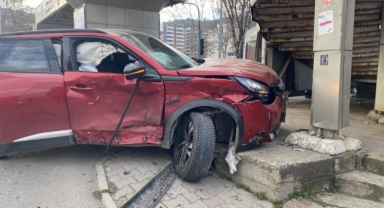Mudanya'da kavşakta feci kaza: 5 yaralı