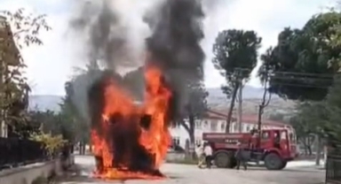 Mustafakemalpaşa'da hafriyat kamyonu küle döndü