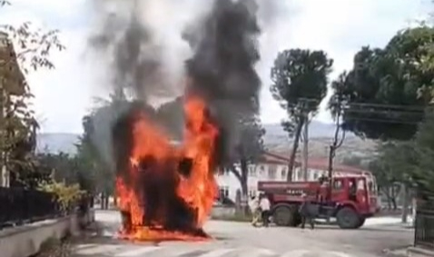 Mustafakemalpaşa'da hafriyat kamyonu küle döndü