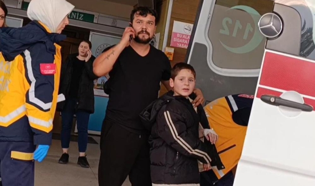 Nacakla oynayan çocuğun parmağı kopma noktasına geldi