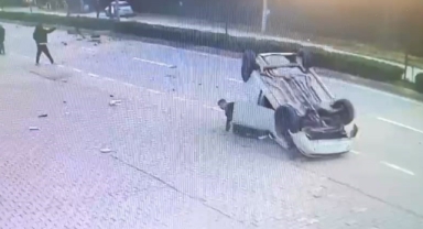 Taklalar atan otomobilden burnu kanamadan çıktı