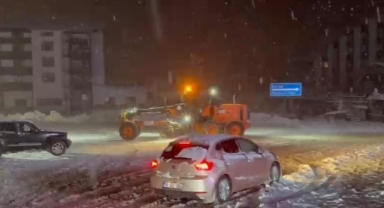 Uludağ'da yoğun kar yağışı başladı