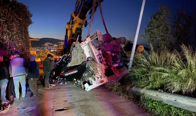 Vinç'ten düşen iş makinesi paniğe neden oldu