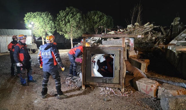 Bursa'da deprem tatbikatı gerçeğini aratmadı