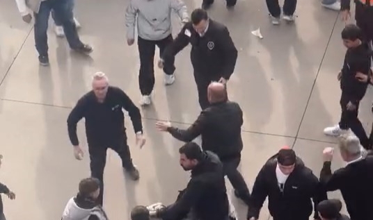 Bursa'da gençler birbirine girdi