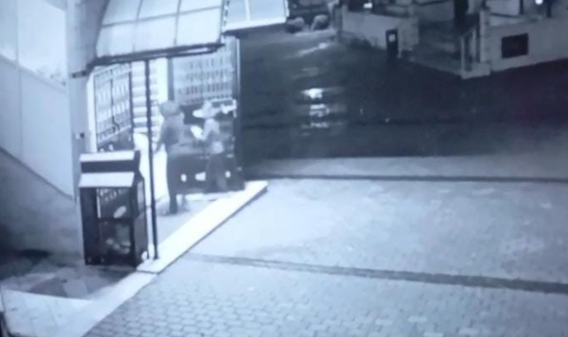Eşinden şiddet gören kadın çocuğuyla camiye sığındı