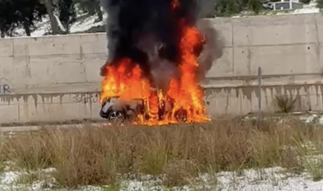 Gemlik'te otomobil alev topuna döndü