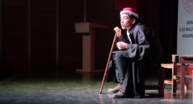 İnegöl’de genç meddahlar sahne aldı