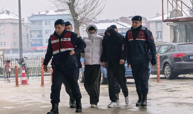 İnegöl'de internet kablolarını çalan 2 şüpheli tutuklandı