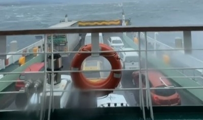 Marmara'da sefer yapan feribot fırtınada sürüklendi