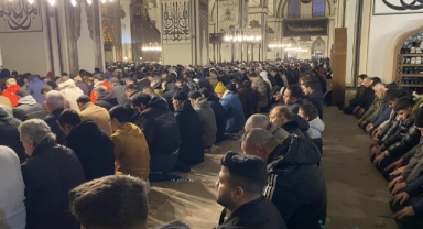 Ulu Cami Miraç Kandili'nde dolup taştı