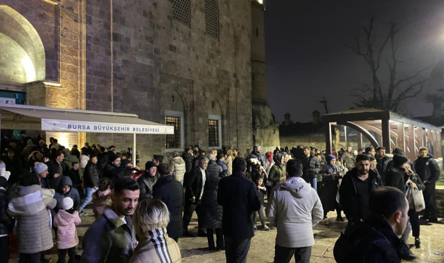 Ulu Cami Miraç Kandili'nde dolup taştı