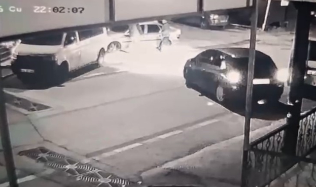 2 kişinin ağır yaralandığı silahlı saldırı anı kamerada