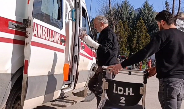 Ağaç budarken bileğini kesti