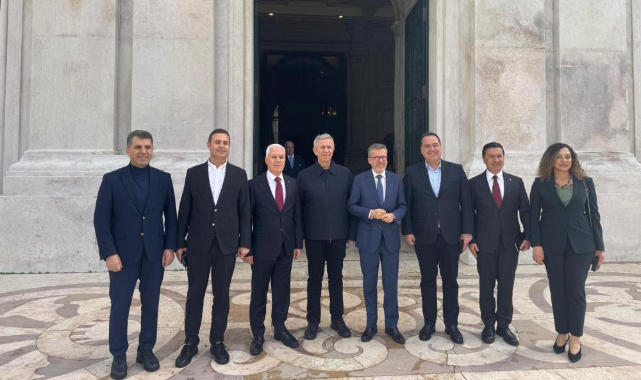 Başkan Bozbey Avrupa'da tarihi kent modelini inceledi