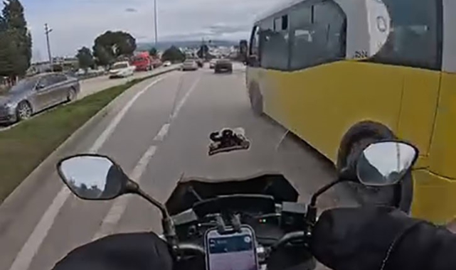 Bursa’da otobüs motosikletlinin önüne kırdı