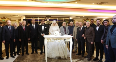 Bursa protokolünü buluşturan düğün