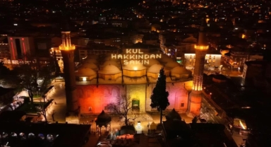 Bursa Ulu Cami’de mahya ışıklandırıldı