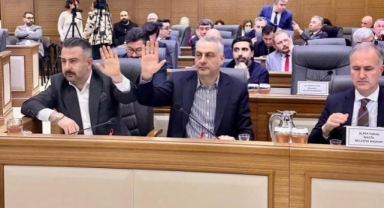 Büyükşehir Belediyesi Meclis Toplantısında deprem eleştirisi