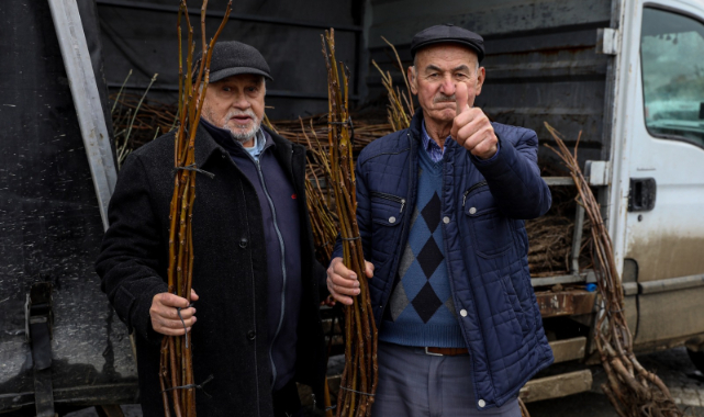 Büyükşehir’de üreticiye fidan ve tohum desteği