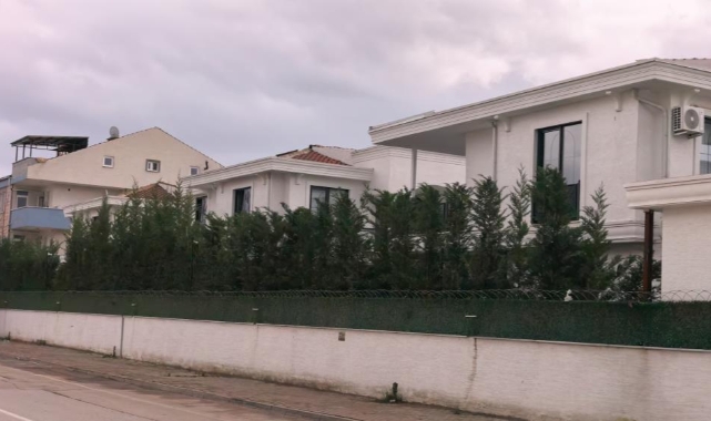 Cam silerken 4 metreden düştü