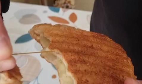 Ekmekten paket lastiği çıktı