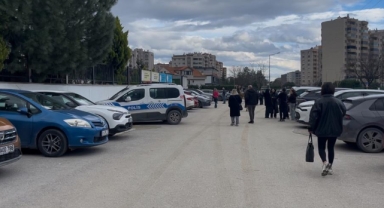 Kadın öğretmene okul önünde silahlı saldırı!