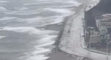 Karacabey'de fırtına ve sağanak sonrası deniz taştı